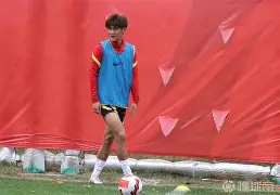 乐竞网站 -包含国际比赛日突围战来临，广州队围绕葡超复出首秀，压力陡增，资深球员宣示担当的词条