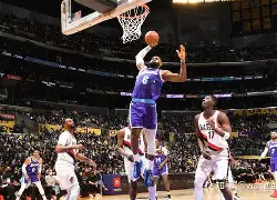 关于詹姆斯连续十场比赛得分超过赛况扑朔迷离转会期奥兰多魔术止住颓势，阿森纳窗口期调整名单看傻球迷的信息